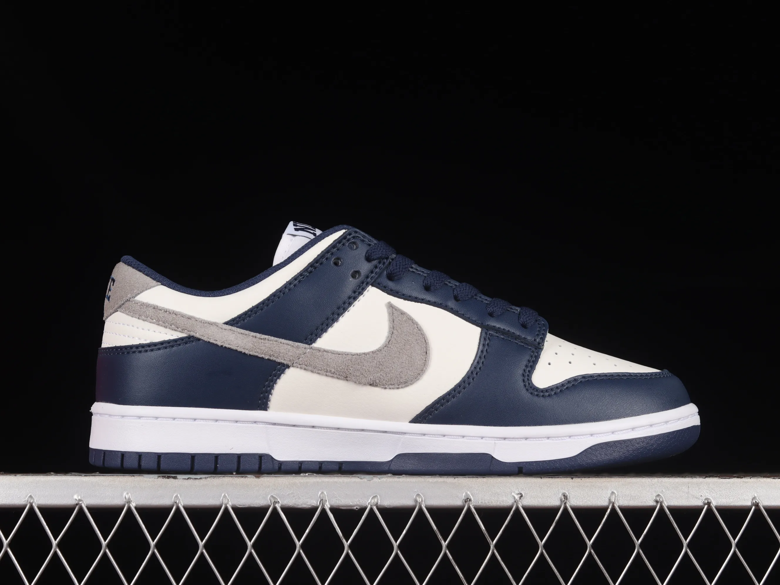 All categories Nk SB Dunk series Nk SB Dunk Low low-top sneakers Nk Dunk Low "Midnight Navy" blue and white SB low-top sports and leisure sneakers FD9749-400